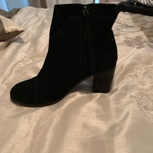 Toms black suede boots